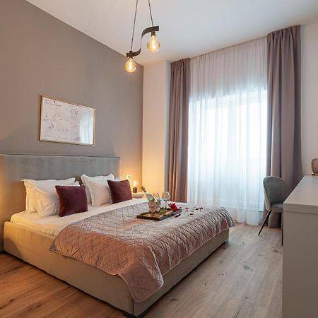 Loggia & Luxe 5Br Penthouse In Universitatii Area Bucharest Luaran gambar