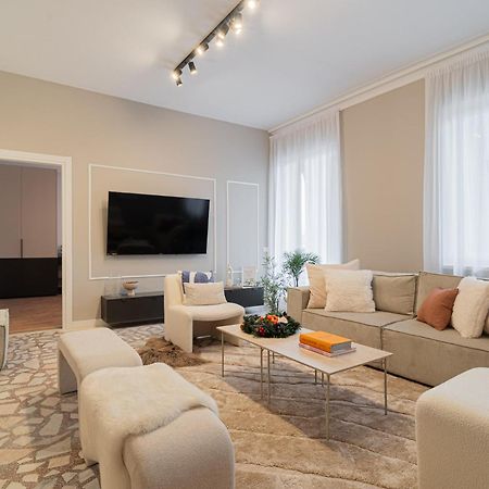 Loggia & Luxe 5Br Penthouse In Universitatii Area Bucharest Luaran gambar