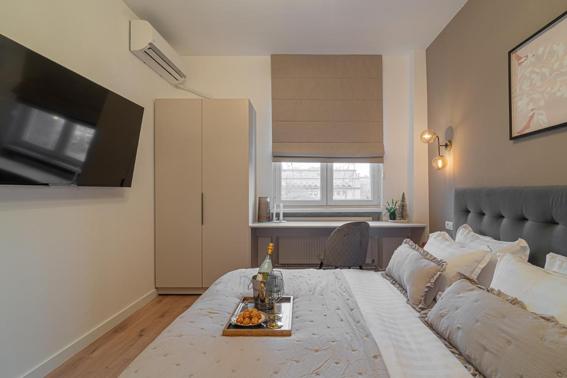 Loggia & Luxe 5Br Penthouse In Universitatii Area Bucharest Luaran gambar