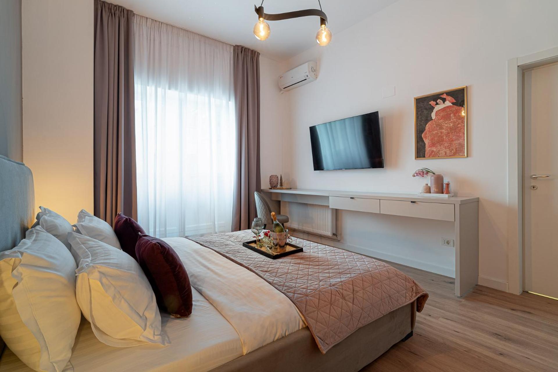 Loggia & Luxe 5Br Penthouse In Universitatii Area Bucharest Luaran gambar