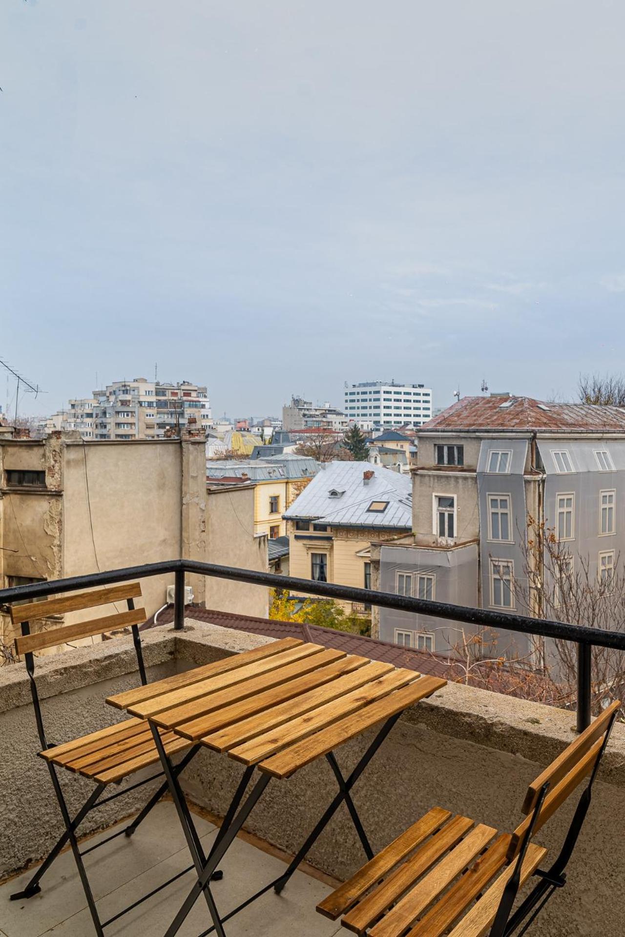 Loggia & Luxe 5Br Penthouse In Universitatii Area Bucharest Luaran gambar