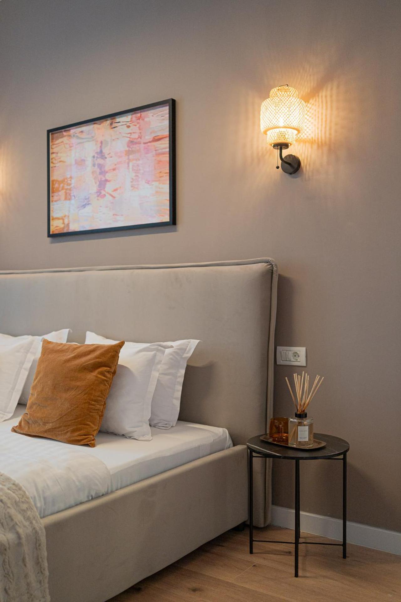 Loggia & Luxe 5Br Penthouse In Universitatii Area Bucharest Luaran gambar