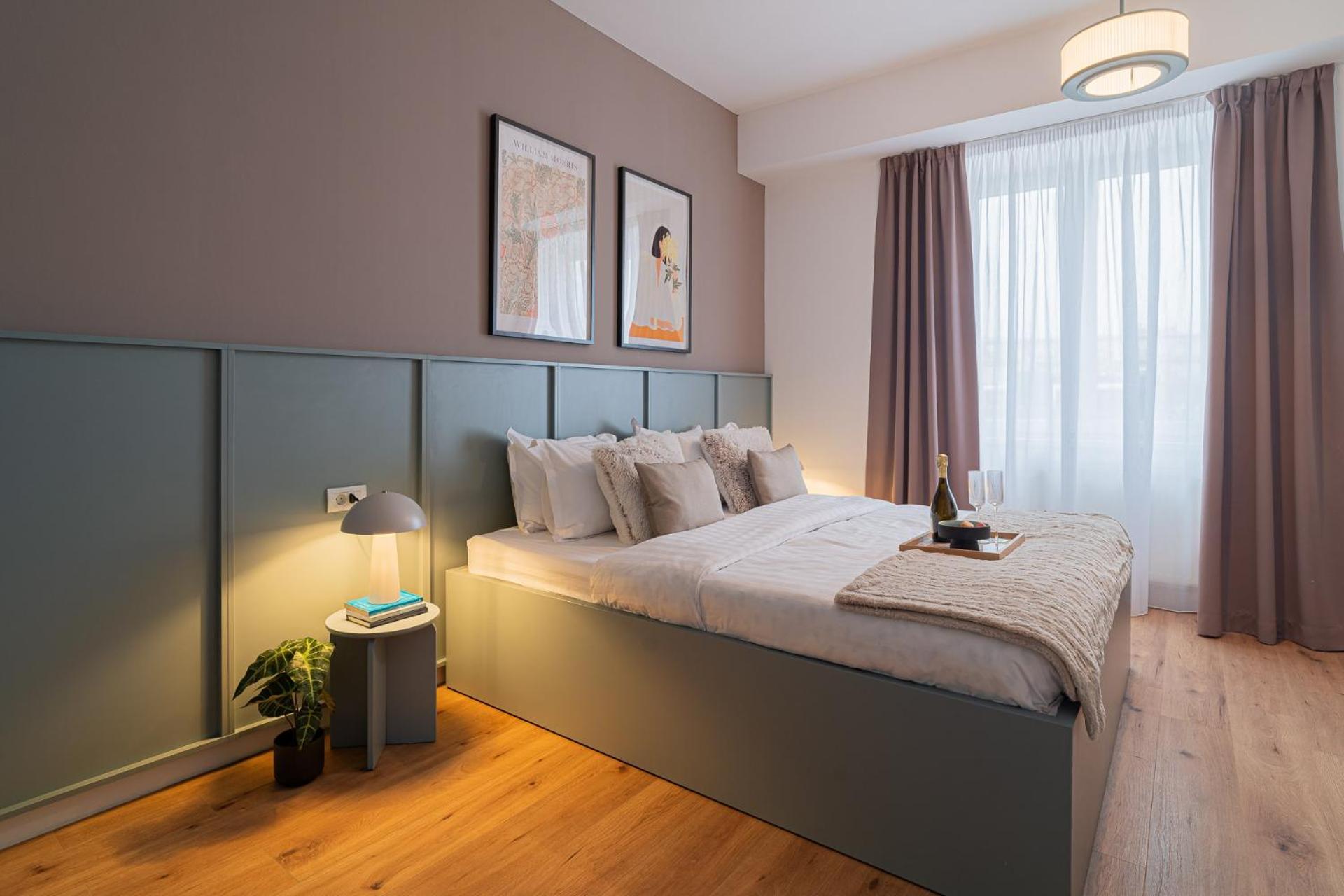 Loggia & Luxe 5Br Penthouse In Universitatii Area Bucharest Luaran gambar
