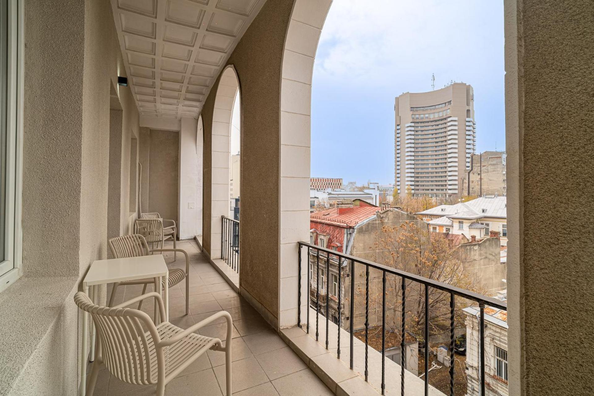 Loggia & Luxe 5Br Penthouse In Universitatii Area Bucharest Luaran gambar