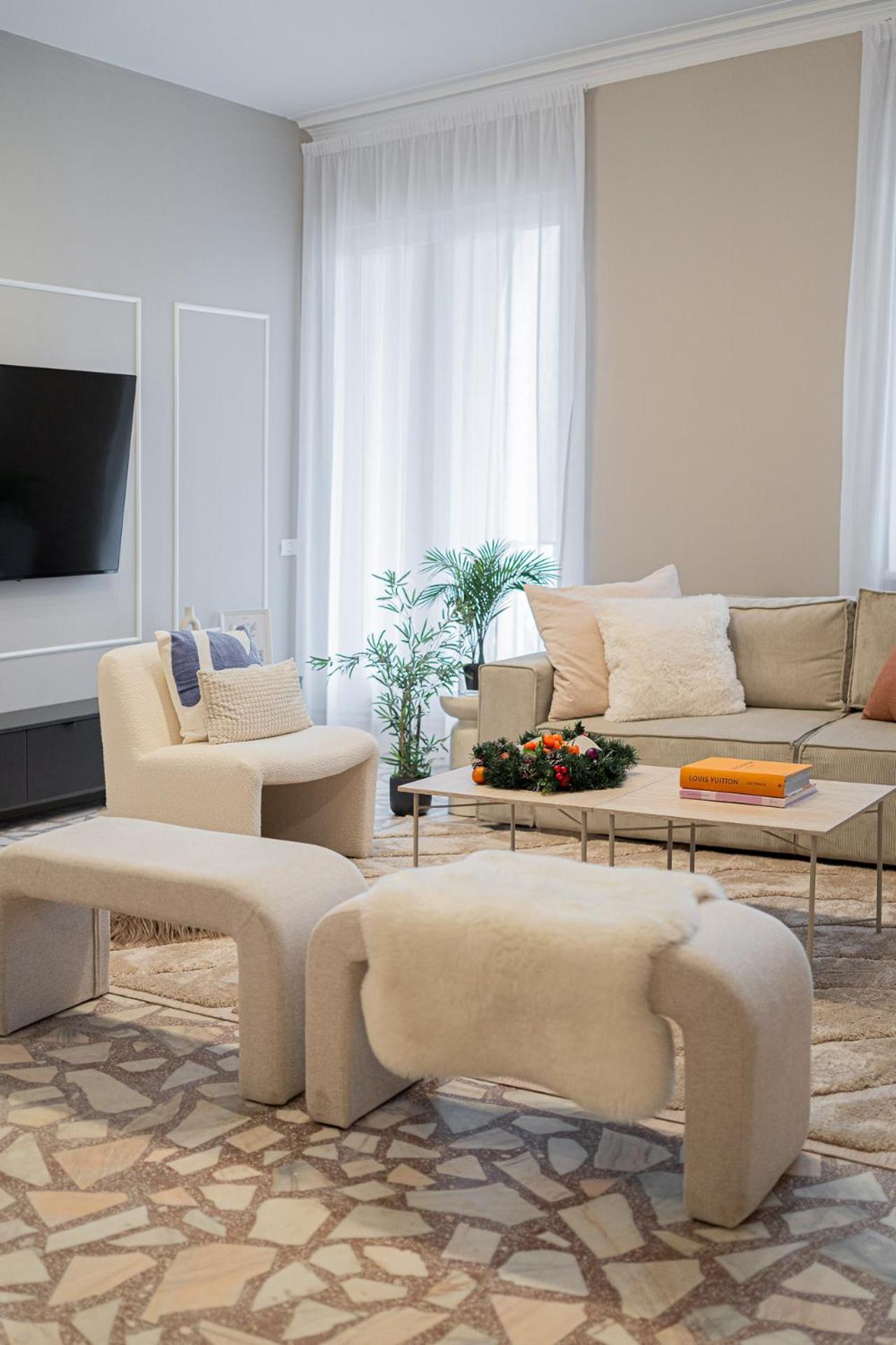 Loggia & Luxe 5Br Penthouse In Universitatii Area Bucharest Luaran gambar