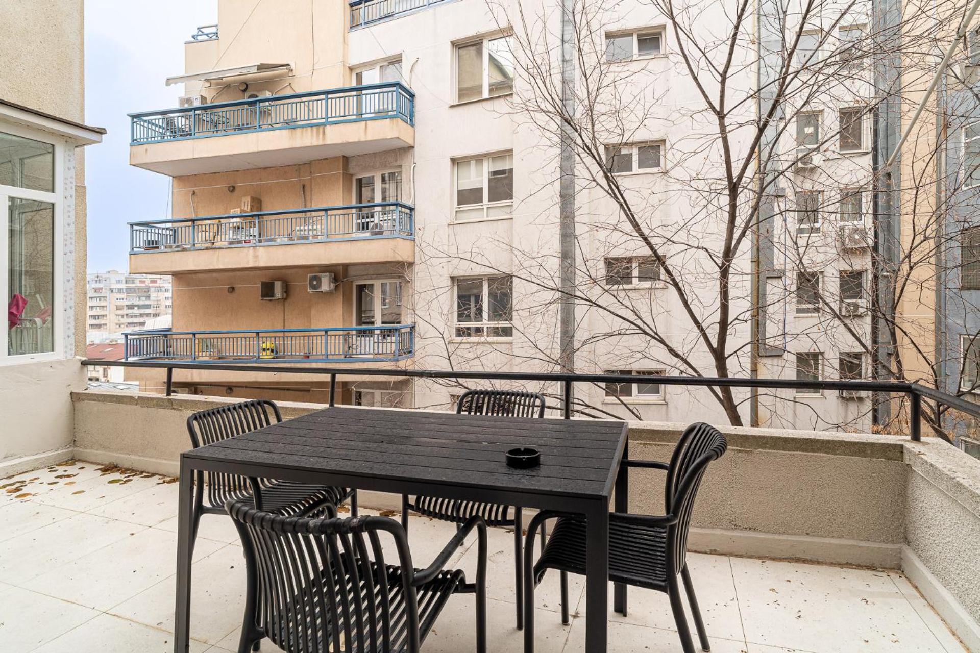 Loggia & Luxe 5Br Penthouse In Universitatii Area Bucharest Luaran gambar