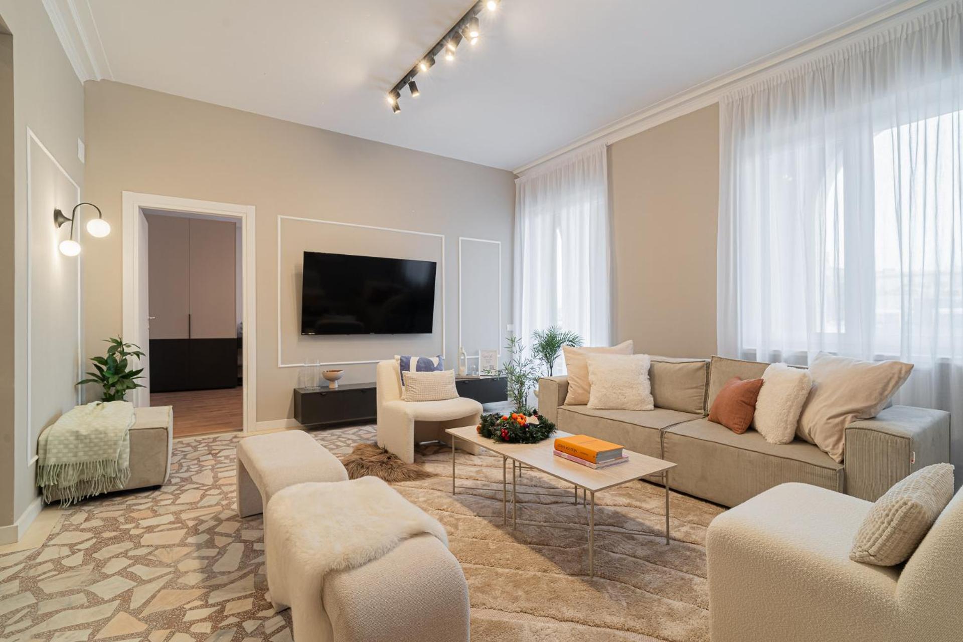 Loggia & Luxe 5Br Penthouse In Universitatii Area Bucharest Luaran gambar
